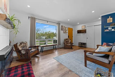 12 LISK St, ON K0J 2A0