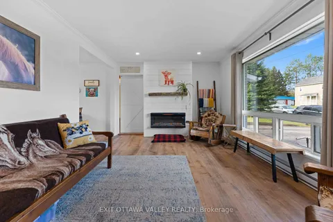 12 LISK St, ON K0J 2A0