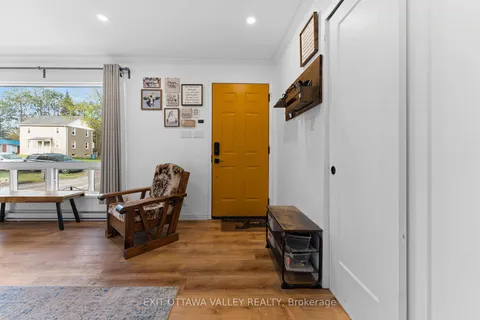 12 LISK St, ON K0J 2A0