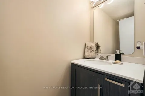 10 COLLINGTON St, Barrhaven, ON K2G 6X5