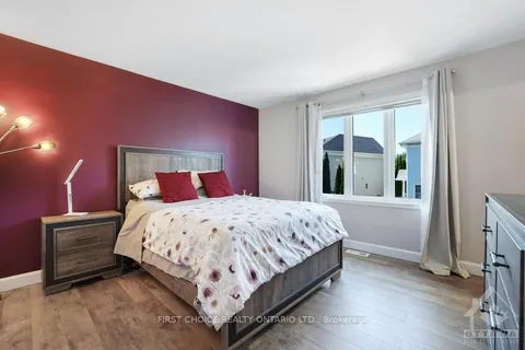 10 COLLINGTON St, Barrhaven, ON K2G 6X5