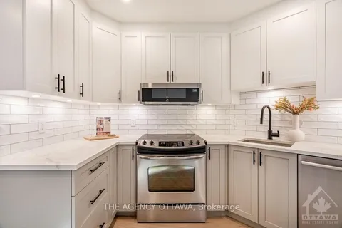 14 CORNERSTONE, Ottawa Centre, ON K2P 2N3