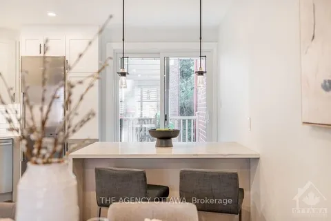 14 CORNERSTONE, Ottawa Centre, ON K2P 2N3