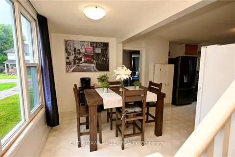 701 FISCHER St, Pembroke, ON K8A 6K4