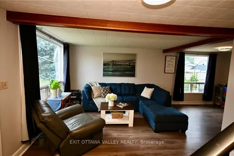 701 FISCHER St, Pembroke, ON K8A 6K4