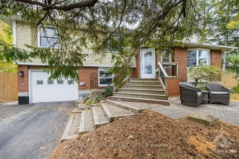 392 COUNTRY St, Mississippi Mills, ON K0A 1A0