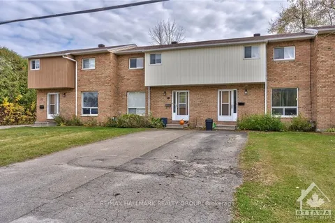 12-16 Craig St, Perth, ON K7H 3K1