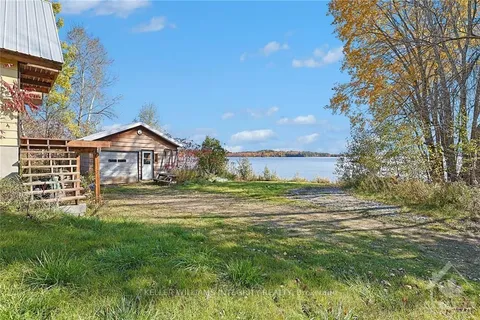 17 FISH HUT Rd, North Algona Wilberforce, ON K0J 1X0