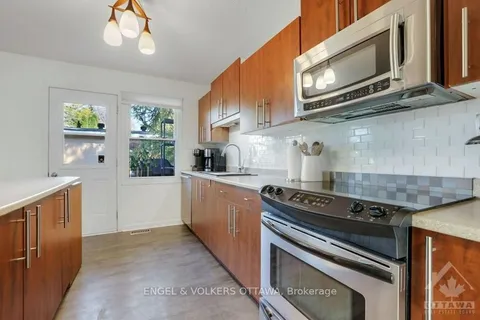 5 BEAUMARIS Dr, Qualicum - Bruce Farm - Greenbelt and Area, ON K2H 7J8