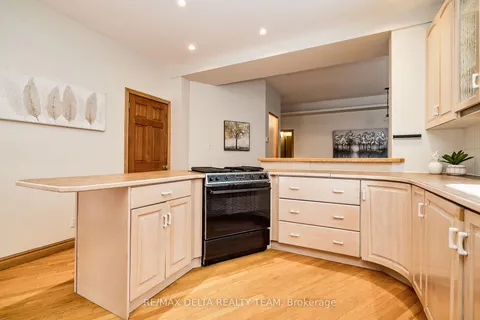 90 SPRUCE St, West Centre Town, ON K1R 6N9