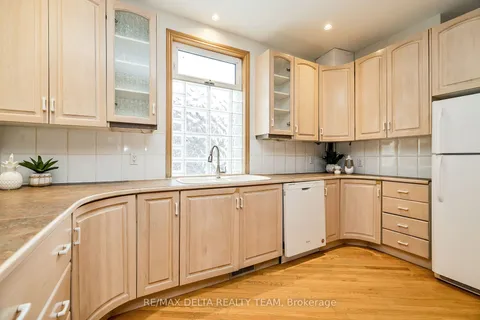 90 SPRUCE St, West Centre Town, ON K1R 6N9