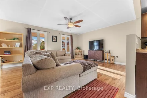 151 BANK St, Renfrew, ON K7V 2E9