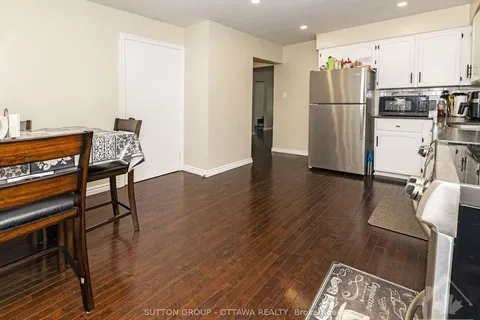 43 BLUEGRASS Dr, Kanata, ON K2M 1G2