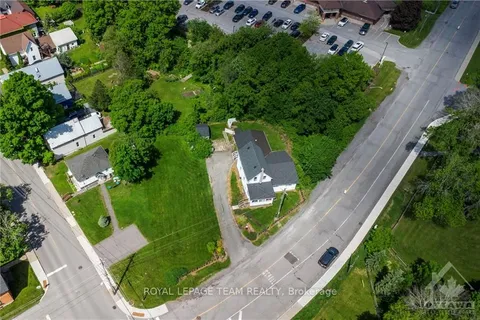 105 LANGSTAFF Dr, Carp - Huntley Ward, ON K0A 1L0