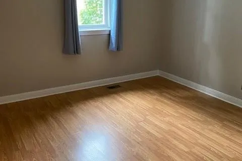 682 DE L&apos;EGLISE St, Overbook - Castleheights and Area, ON K1K 3K2