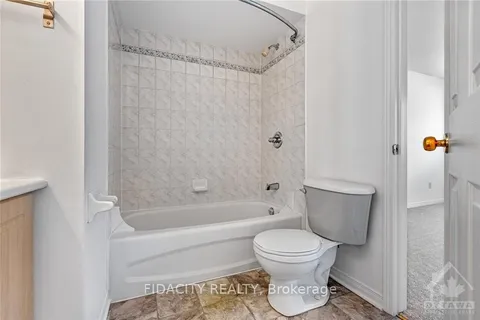 104 MANHATTAN Cres, Carlington - Central Park, ON K2C 4B7