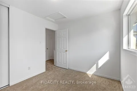 104 MANHATTAN Cres, Carlington - Central Park, ON K2C 4B7