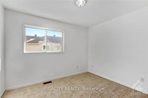 104 MANHATTAN Cres, Carlington - Central Park, ON K2C 4B7