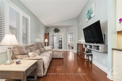 51 STEDMAN St, Blossom Park - Airport and Area, ON K1T 4G5