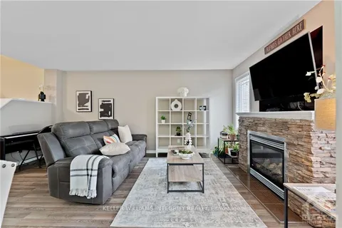 673 PEPPERVILLE Cres, Kanata, ON K2M 0E4