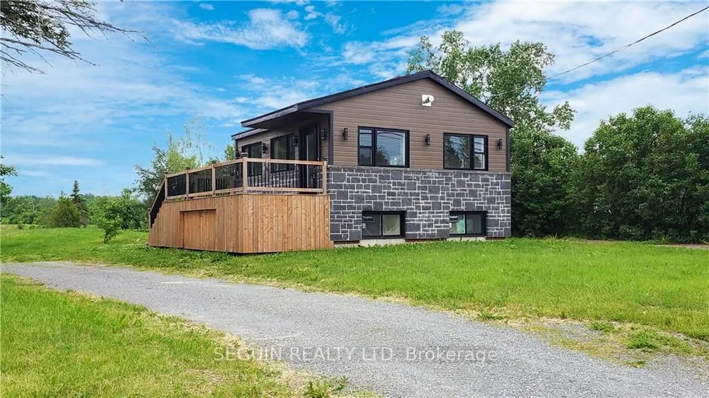 3646 FRONT Rd, East Hawkesbury, ON K6A 2T4