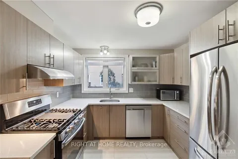 6 SHADETREE Cres, Cityview - Parkwoods Hills - Rideau Shore, ON K2E 7R2