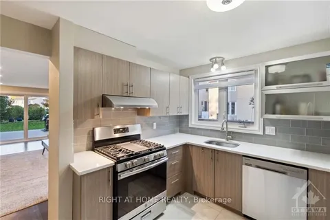 6 SHADETREE Cres, Cityview - Parkwoods Hills - Rideau Shore, ON K2E 7R2