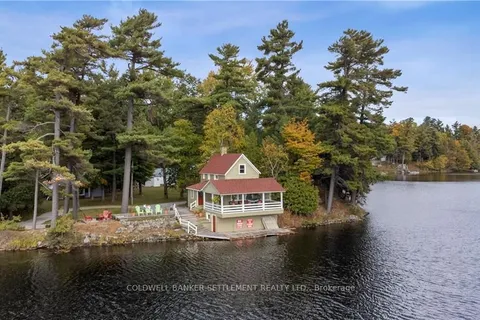 300-302 ISOBEL Lane, Tay Valley, ON K7H 3C5