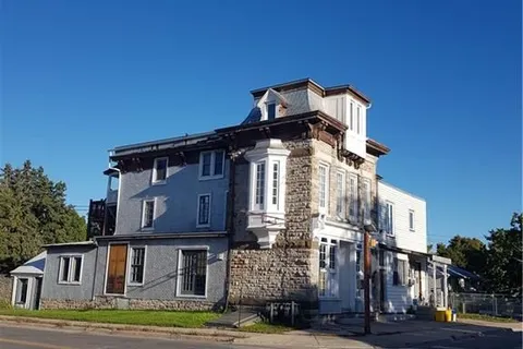 51-53 DRUMMOND St, Perth, ON K7H 1G3