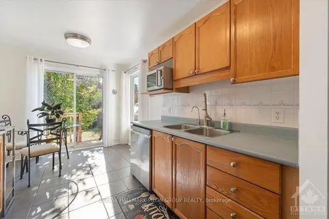 5 JACKMAN Terr, Kanata, ON K2L 4E2