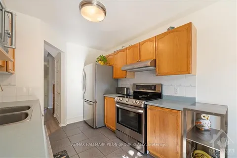 5 JACKMAN Terr, Kanata, ON K2L 4E2