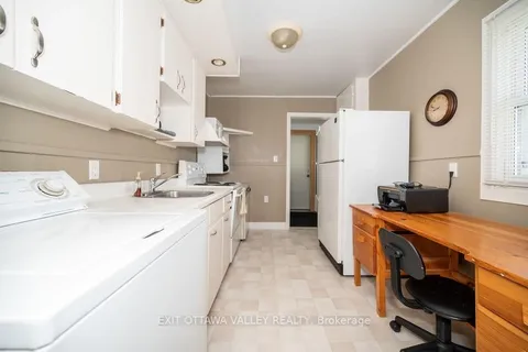 6 GLENDALE Ave, Deep River, ON K0J 1P0