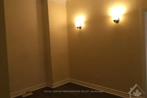 28 SWEETLAND Ave, Lower Town - Sandy Hill, ON K1N 7T6