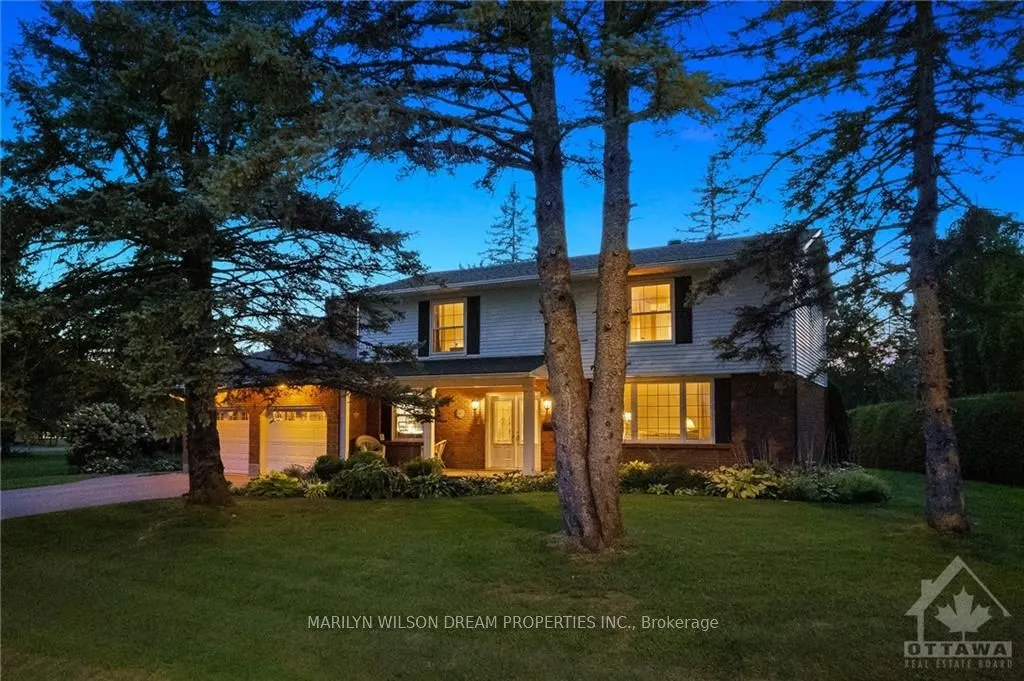 4 NEWLAND Dr, Barrhaven, ON K2J 3Z8