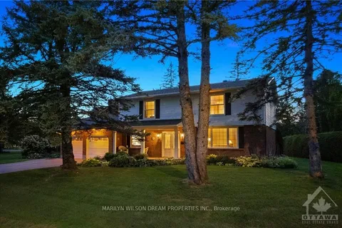 4 NEWLAND Dr, Barrhaven, ON K2J 3Z8