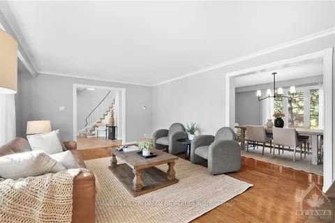 4 NEWLAND Dr, Barrhaven, ON K2J 3Z8