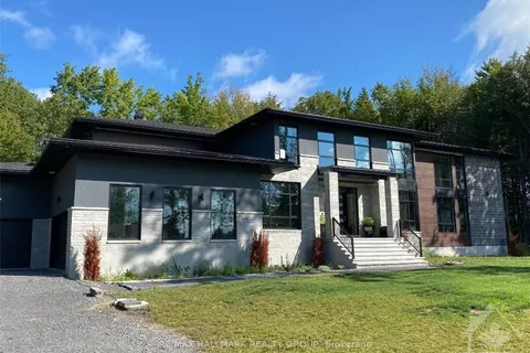 132 ROBERT TAITE Dr, Orleans - Cumberland and Area, ON K4C 0B1