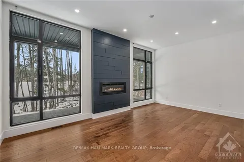 132 ROBERT TAITE Dr, Orleans - Cumberland and Area, ON K4C 0B1