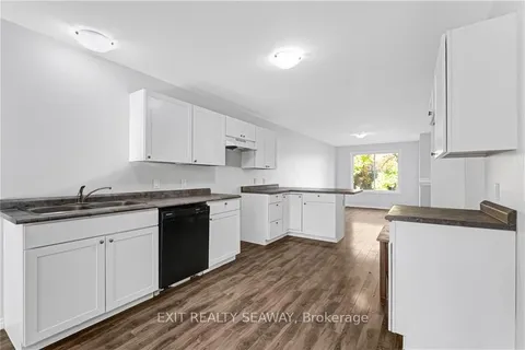 14 MINTO Street, ON K0C 1K0