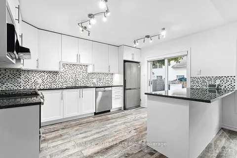 393 STONEWAY Dr, Barrhaven, ON K2G 6G7