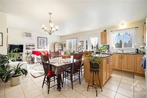 896 FLAT RAPIDS Rd, McNab/Braeside, ON K7S 3G8