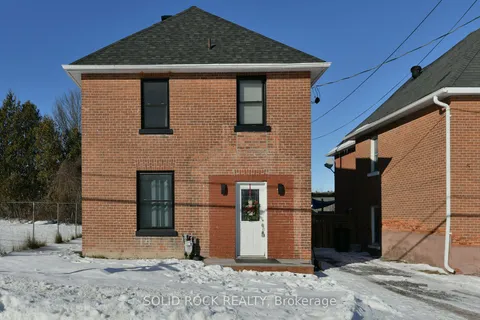 115 DIVISION St, McNab/Braeside, ON K2E 7Z4
