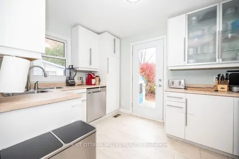 66 RUTHERFORD Ave, Deep River, ON K0J 1P0