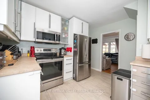 66 RUTHERFORD Ave, Deep River, ON K0J 1P0