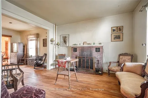 606 ISABELLA St, Pembroke, ON K8A 5V3