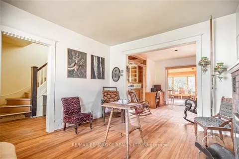 606 ISABELLA St, Pembroke, ON K8A 5V3