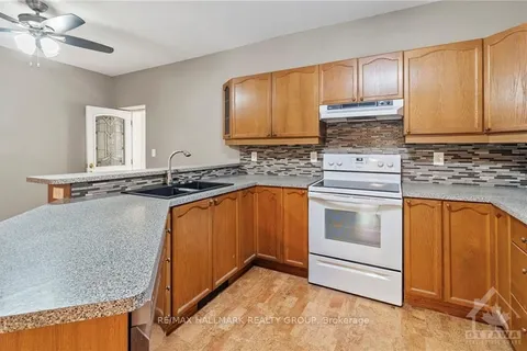 320 KING St, Brockville, ON K6V 3S3