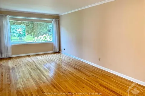 1993 NAPLES Ave, Elmvale Acres and Area, ON K1G 2B5