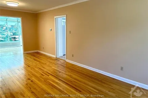 1993 NAPLES Ave, Elmvale Acres and Area, ON K1G 2B5