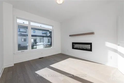 423 SHUTTLEWORTH Dr, Leitrim, ON K1T 3W7